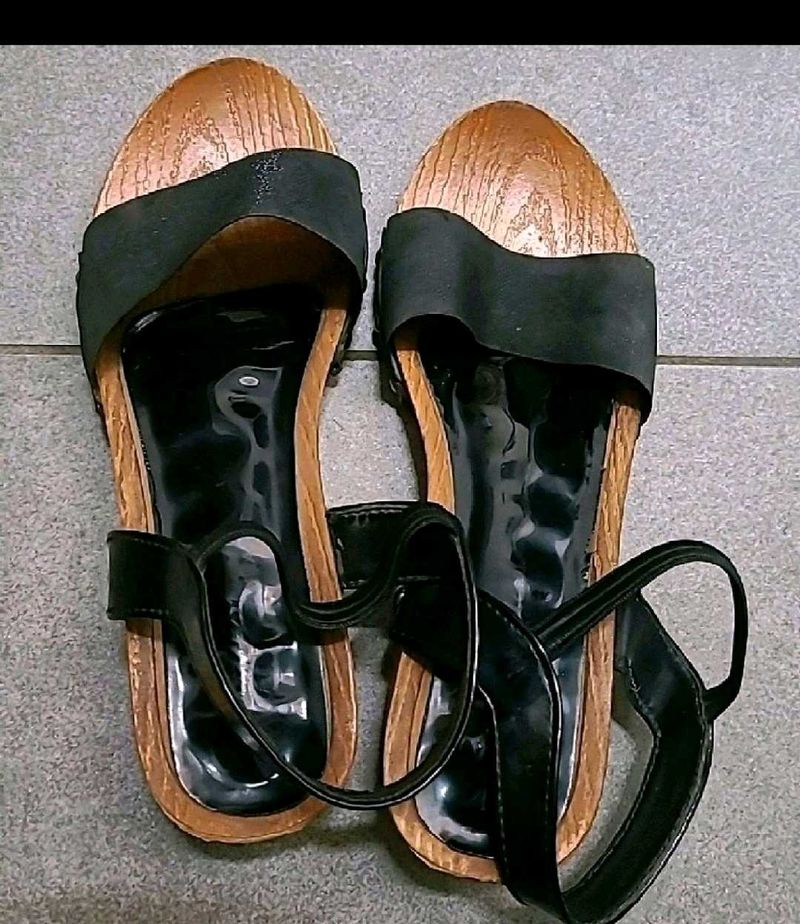Used black Sandals