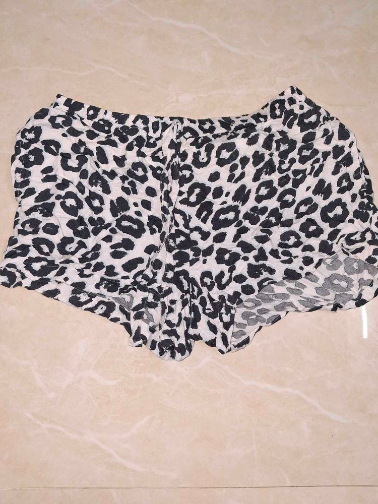 Shorts- leopard print