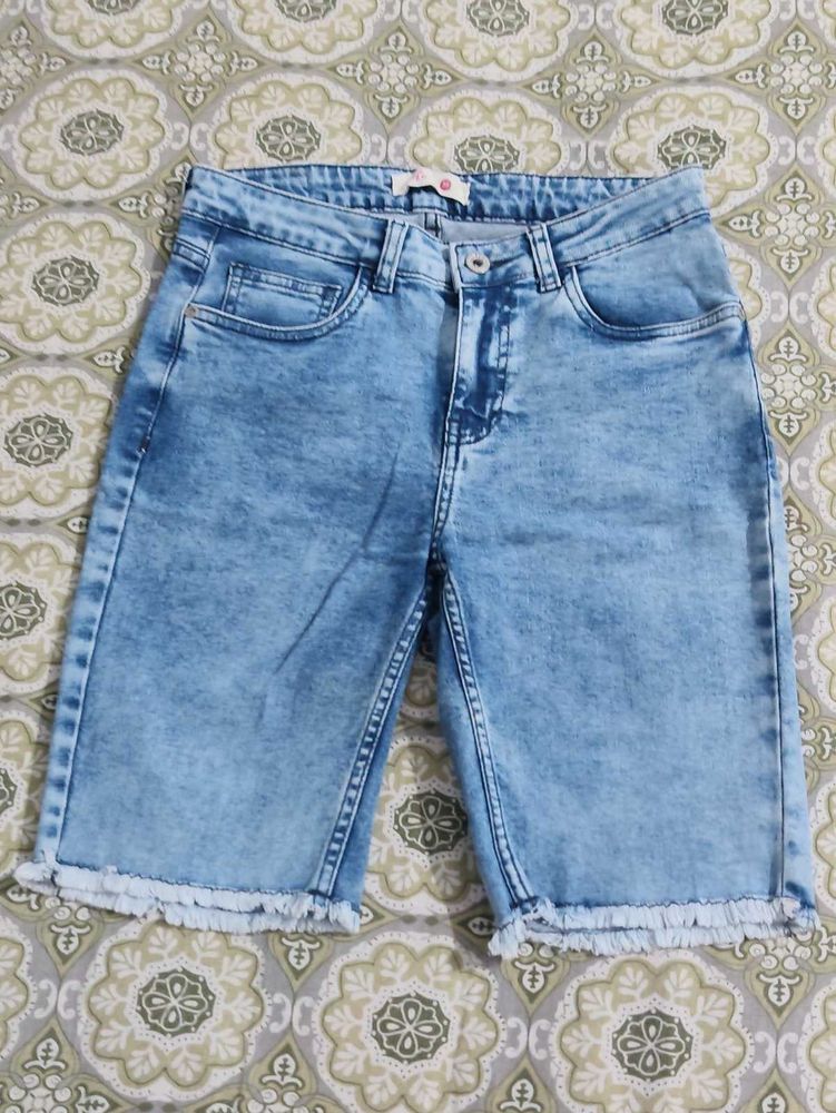 Stylish Distressed Denim Shorts