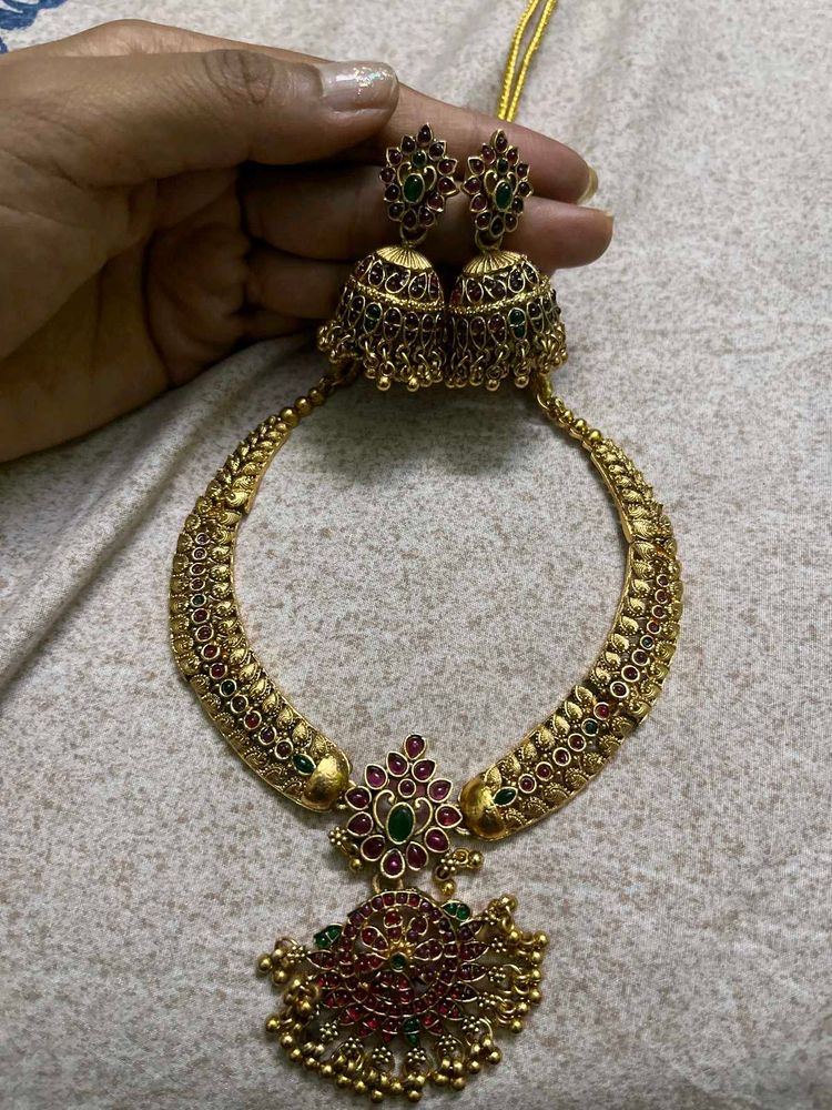 Exquisite Gold Necklace &amp; Earrings Set