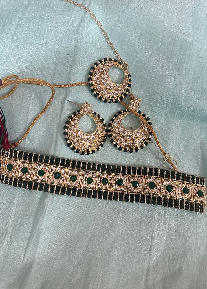 Green Gold Choker Set With Earrings And Tika!!