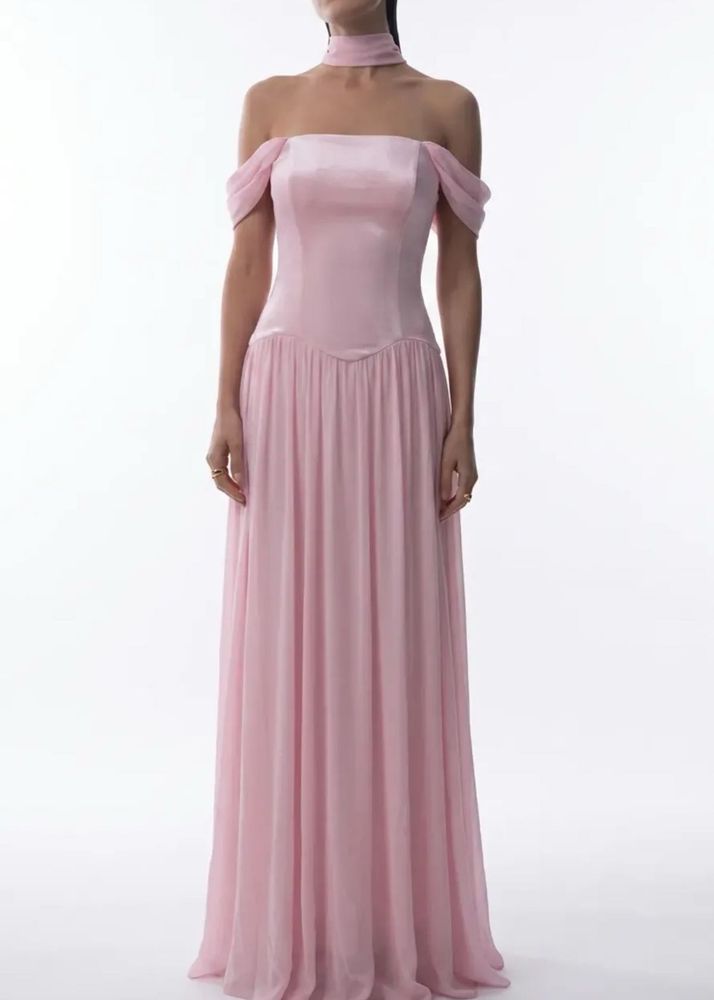 Elegant Off-Shoulder Pink Gown