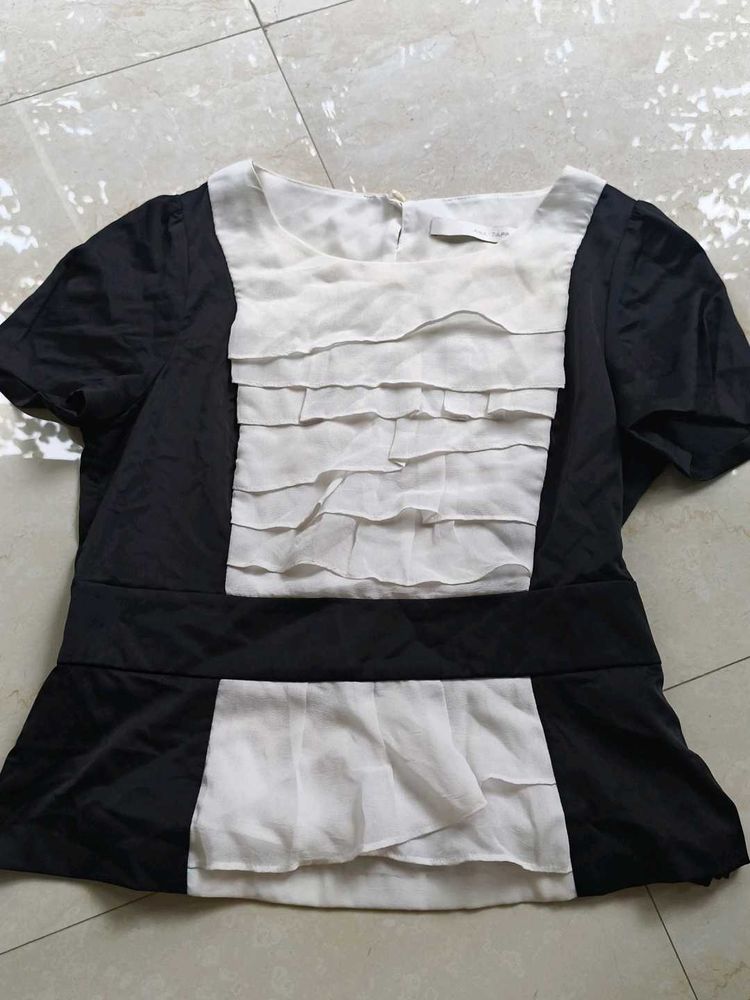 Chic Black &amp; White Ruffle Top