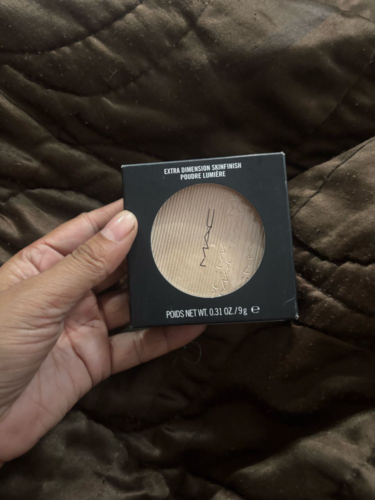 MAC Extra Dimension Skinfinish