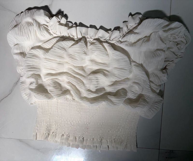 White Balloon fit crop top