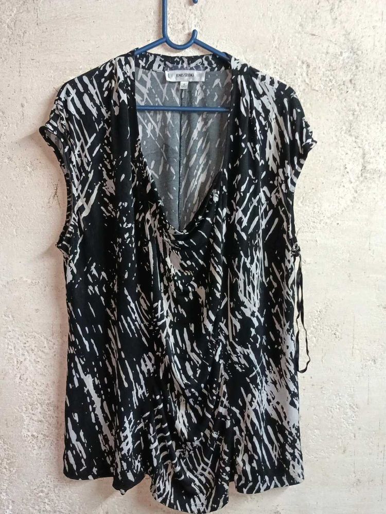 Chic Black &amp; White Abstract Print Top Oversized