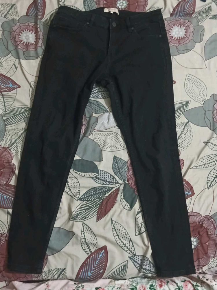 i am selling Jeans
