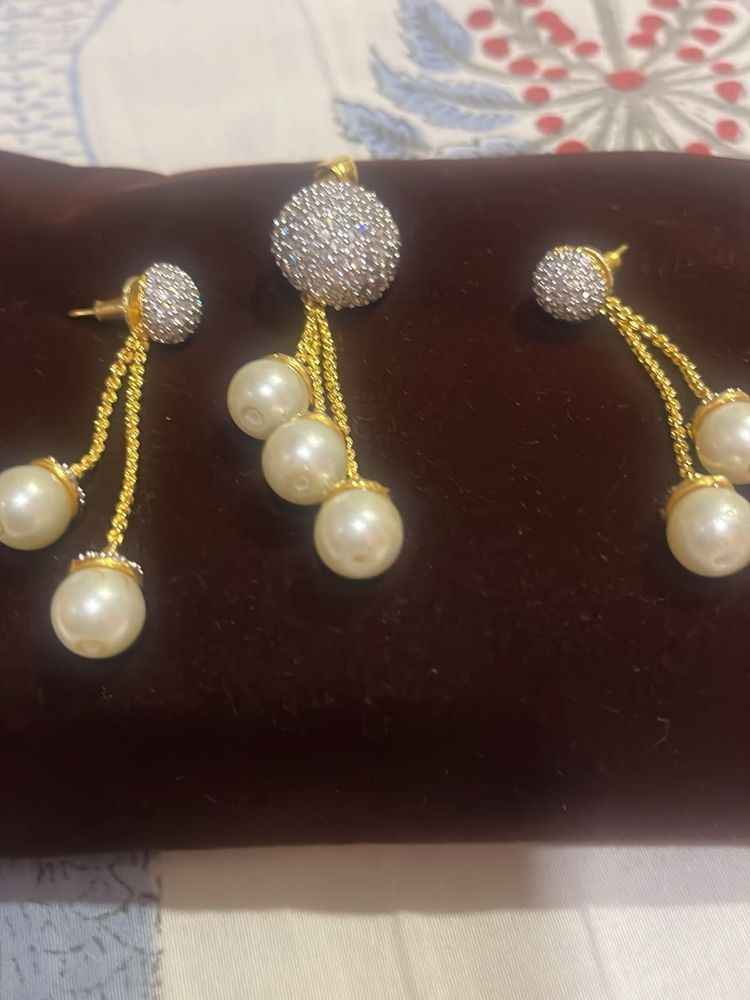 Elegant Pearl &amp; Crystal Dangle Set