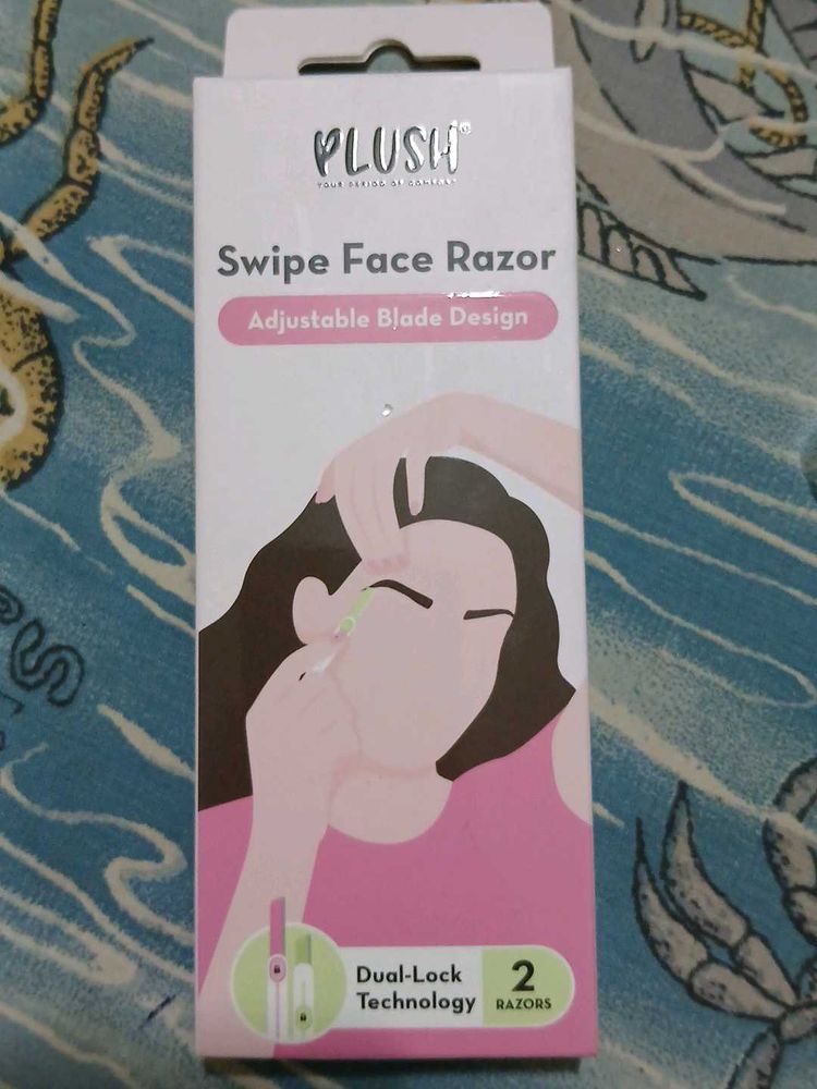 Plush Swipe Face Razor