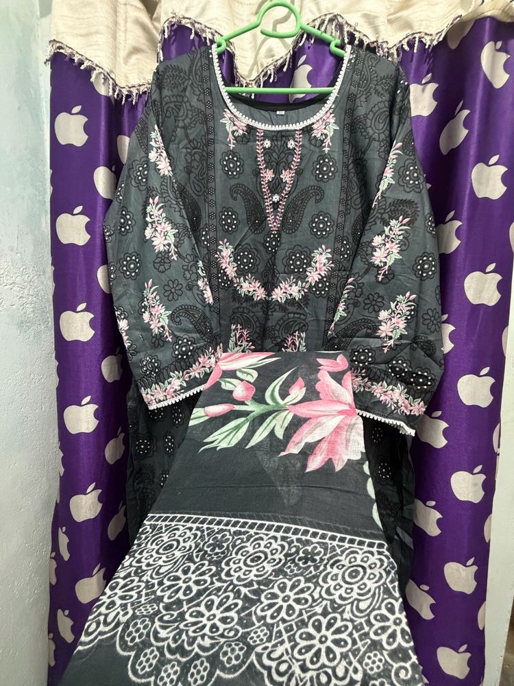 Elegant Black kurta set with Lace Trim