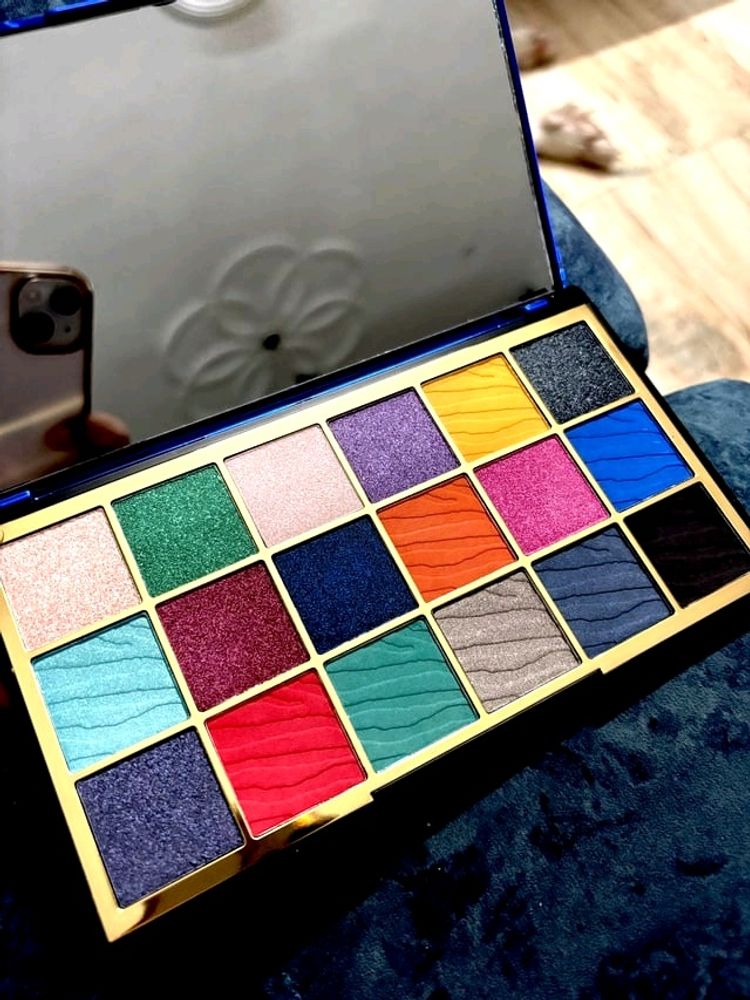 Makeup Revolution Eyeshadow Kit