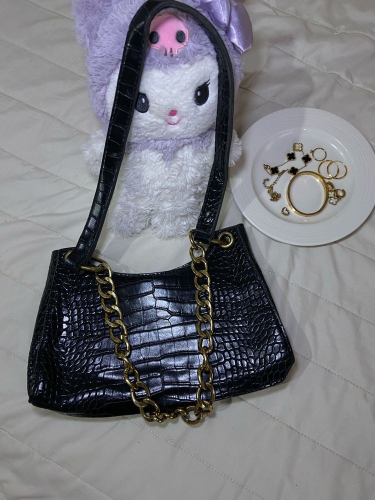 Chic Black Crocodile Embossed Shoulder Bag