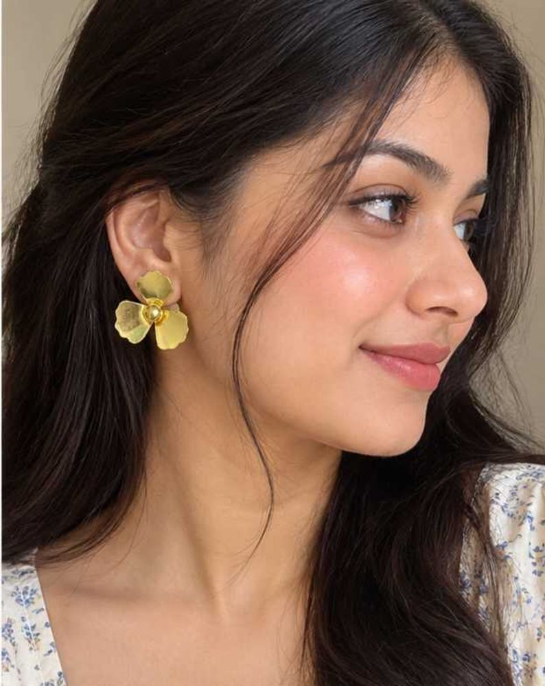 Beautiful Gold Flower Earrings