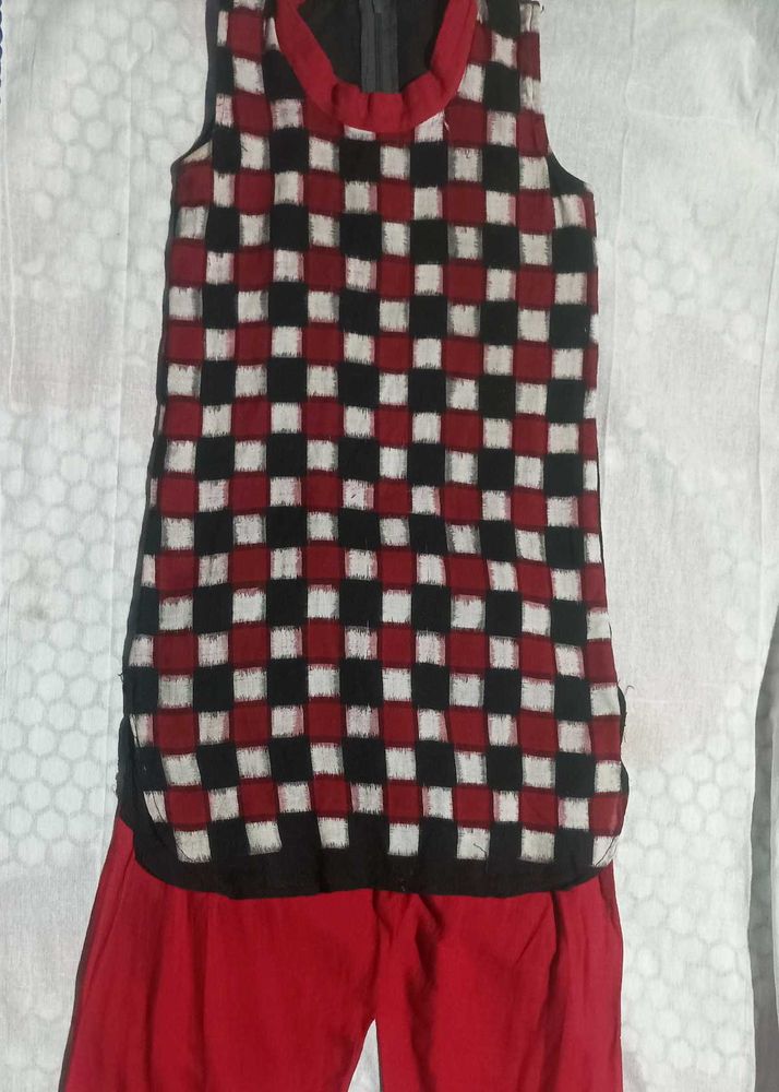 Stylish Checked Kurta Set