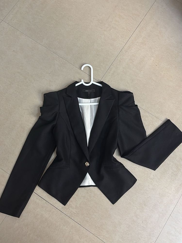 Chic Black Blazer with Puff Sleeves