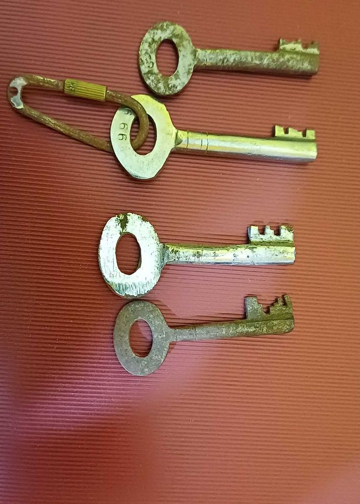 Vintage Keys - Set of Four