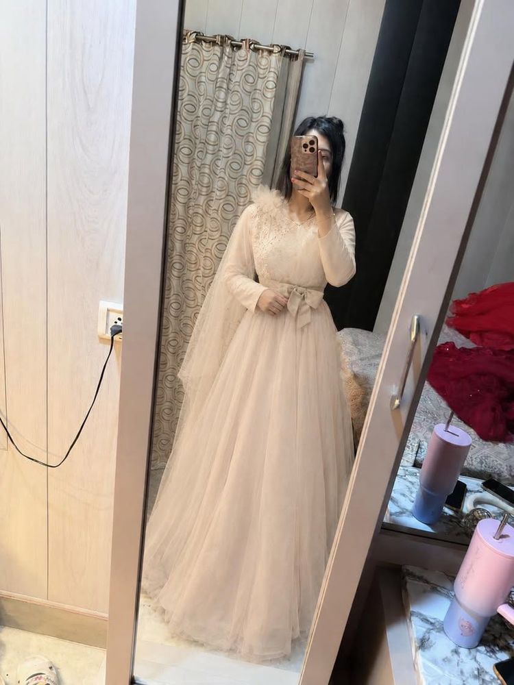 beautiful shoulder scarf gown🎀❤️🦋