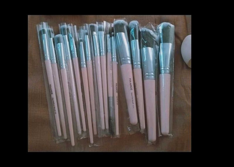 Makeup Brush Set with Blender