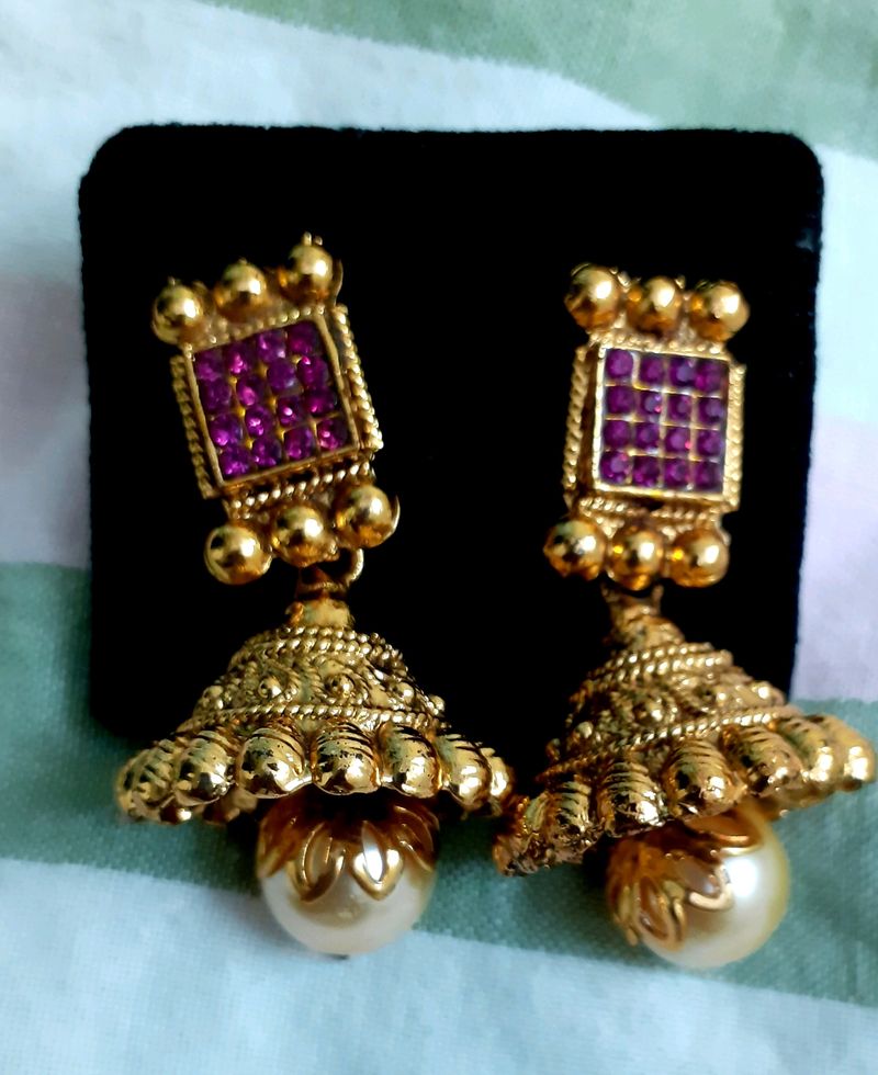 Jummka Ear Rings With Pink Stone And Pearl Hanging