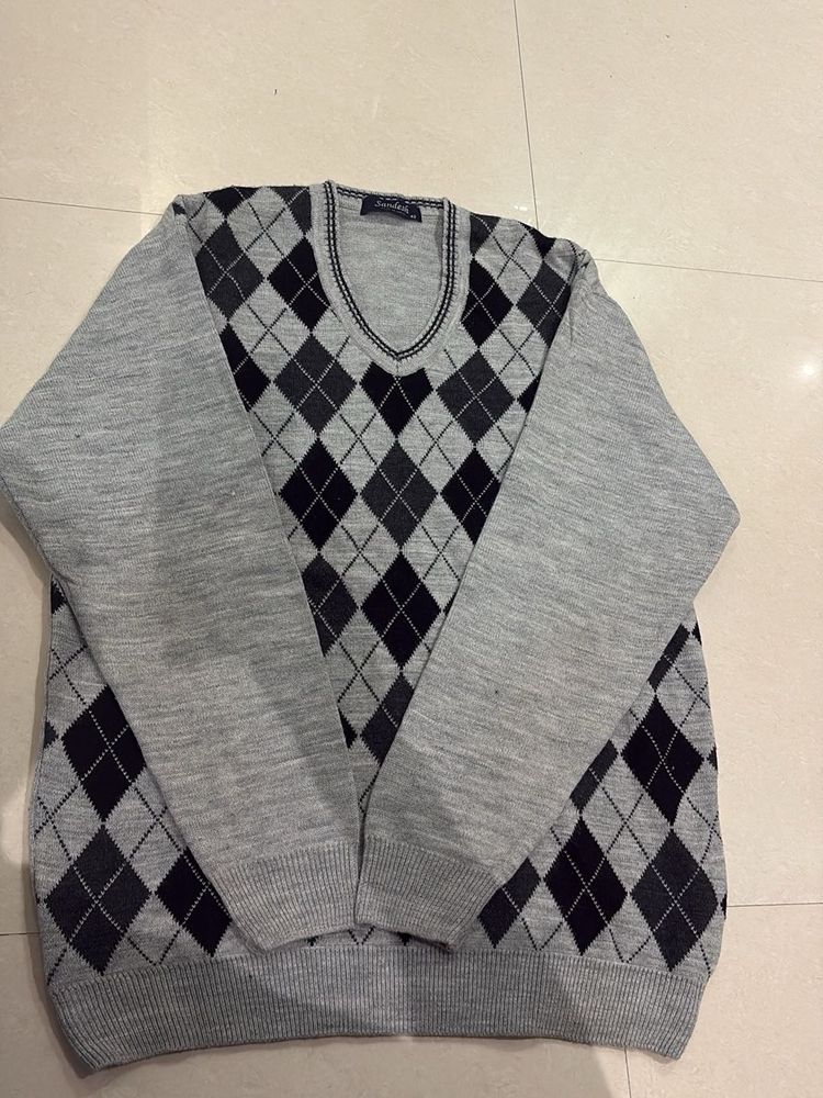 Men's Argyle V-Neck Sweater