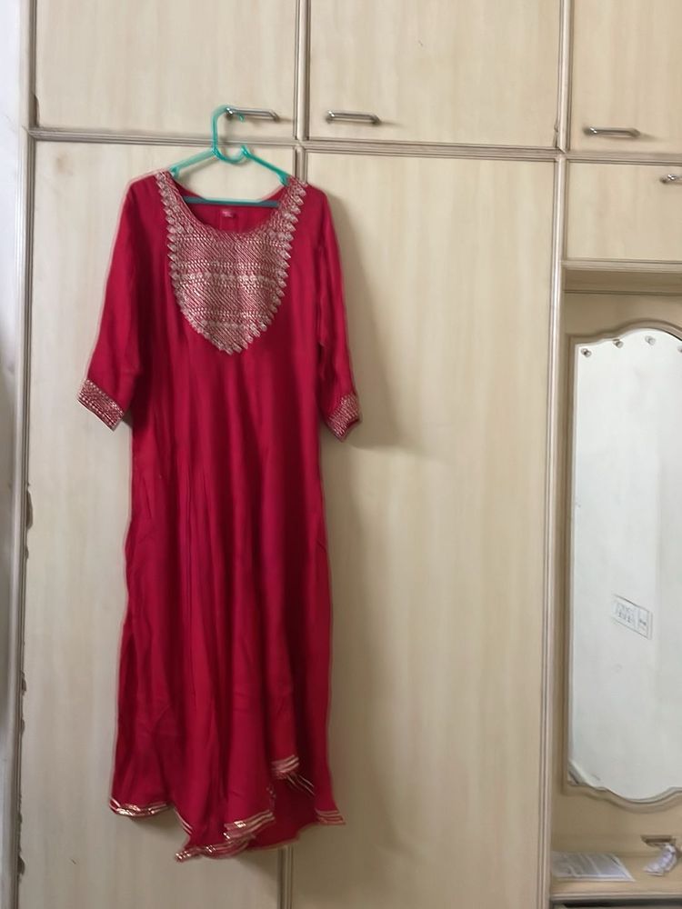 Elegant Red Embroidered Kurta