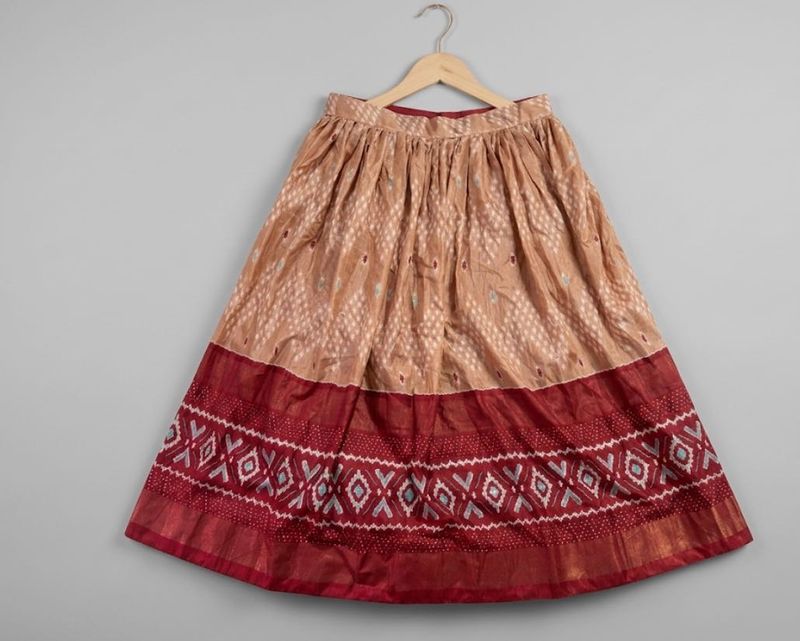 New semistich skirt for woman.