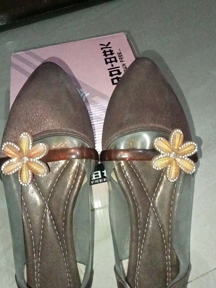 Girls And Ladies Belly ( Footwear).    Use Only 1
