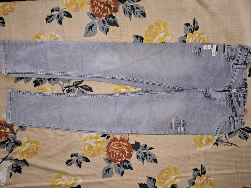 Light Wash Distressed Jeans