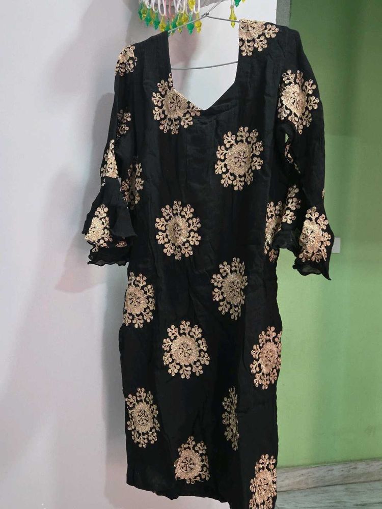 Elegant Black Embroidered Kurta