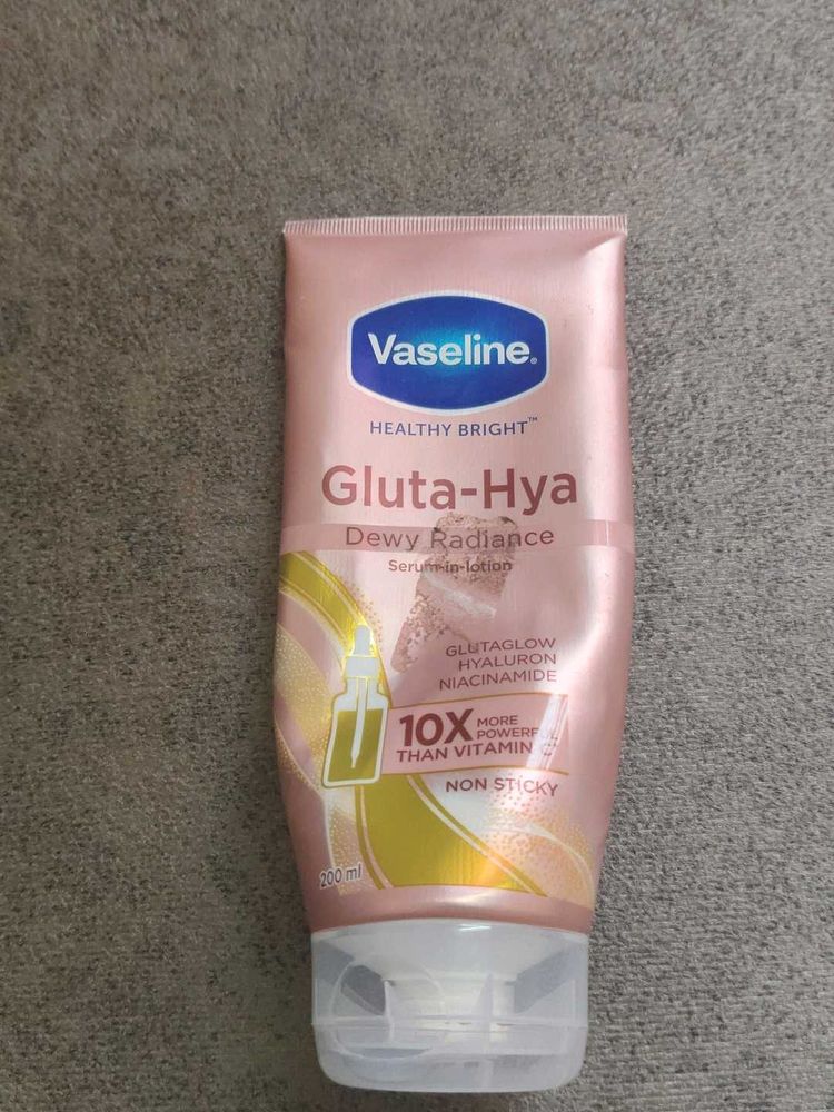 Vaseline Gluta-Hya Dewy Radiance Serum-Lotion