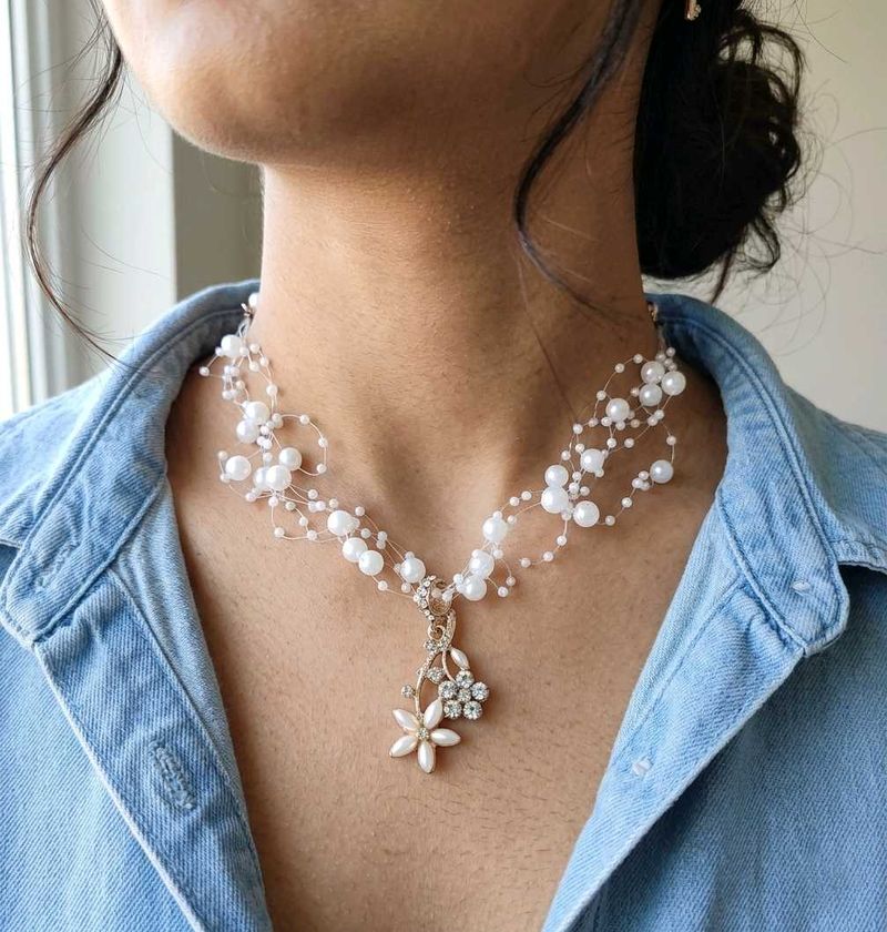 Elegant Pearl &amp; Crystal Flower Necklace