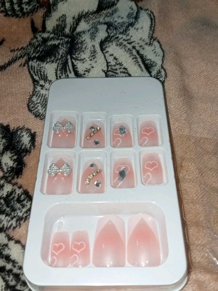 Chic Heart Press-On Nails