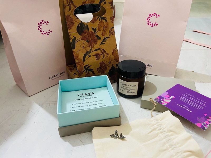 CaratLane Gift Set (Silver Brooch +Scented Candle)