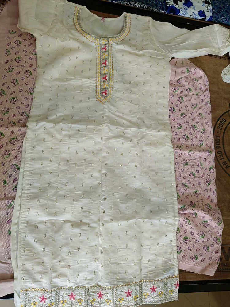 Elegant Off-White Kurta Set with Embroidery