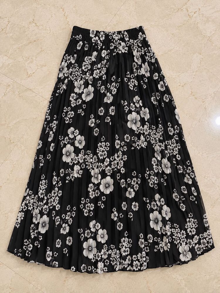 Chic Black Floral Pleated Midi Skirt