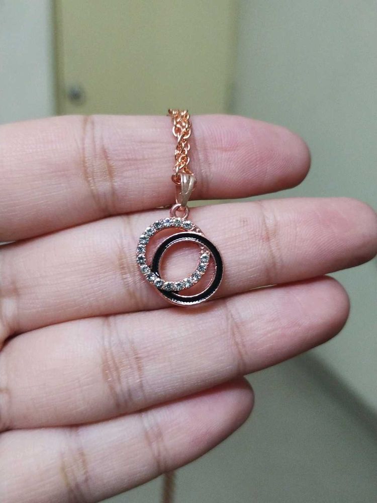 Elegant Circle Pendant Necklace