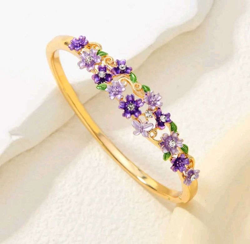Vintage Enamel flower bangle