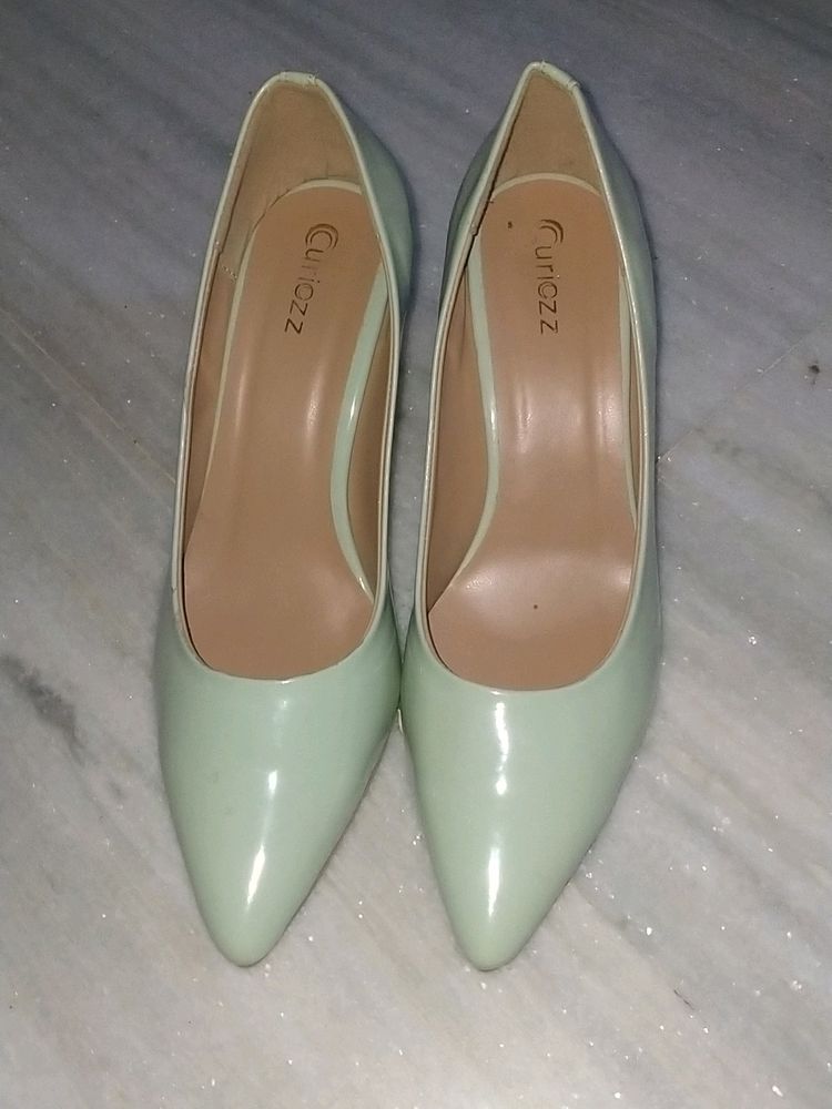 Girls Heels Belly