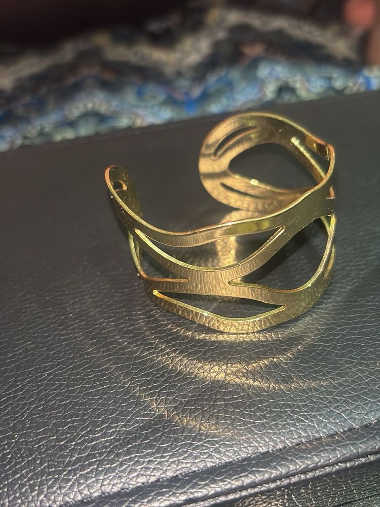 Elegant Gold Cuff Bracelet