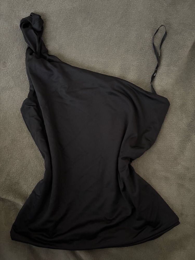 forever 21 Black One-Shoulder Top
