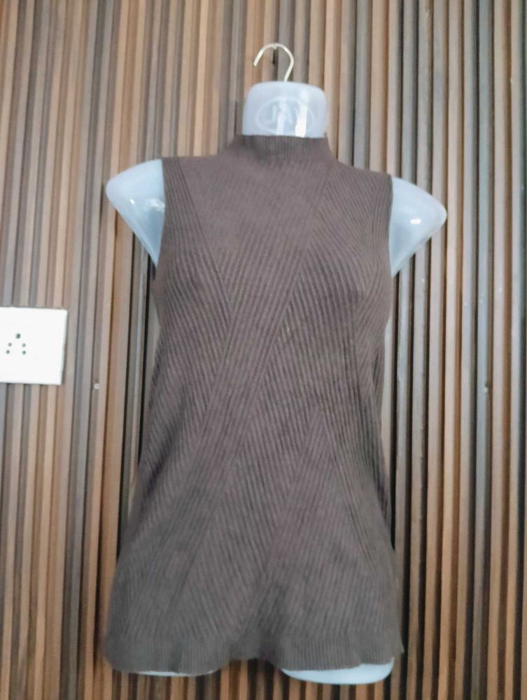 Chic Sleeveless Mock Neck Top