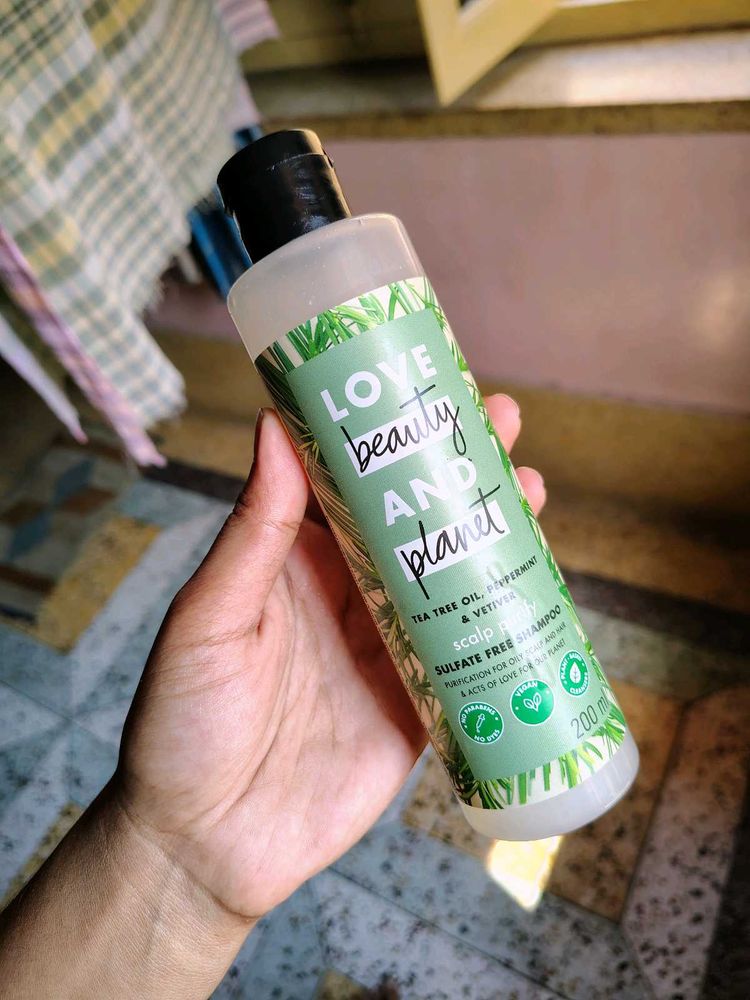 Love beauty planet Tea tree shampoo