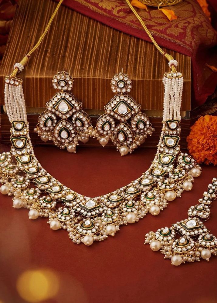 Elegant Kundan Jewellery Set