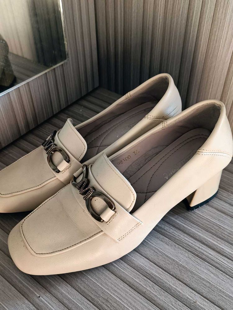 Elegant Off White Heeled Loafers