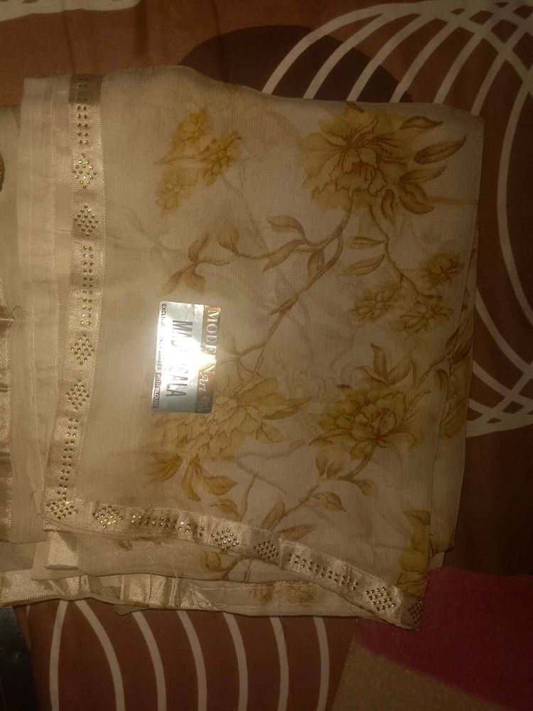 Floral Print Saree with Delicate Border