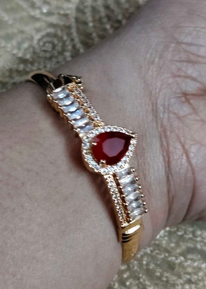 New Elegant Bangle Bracelet
