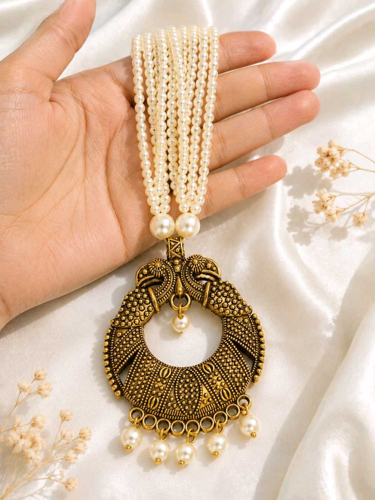 Elegant Pearl &amp; Gold-Tone Pendant Necklace