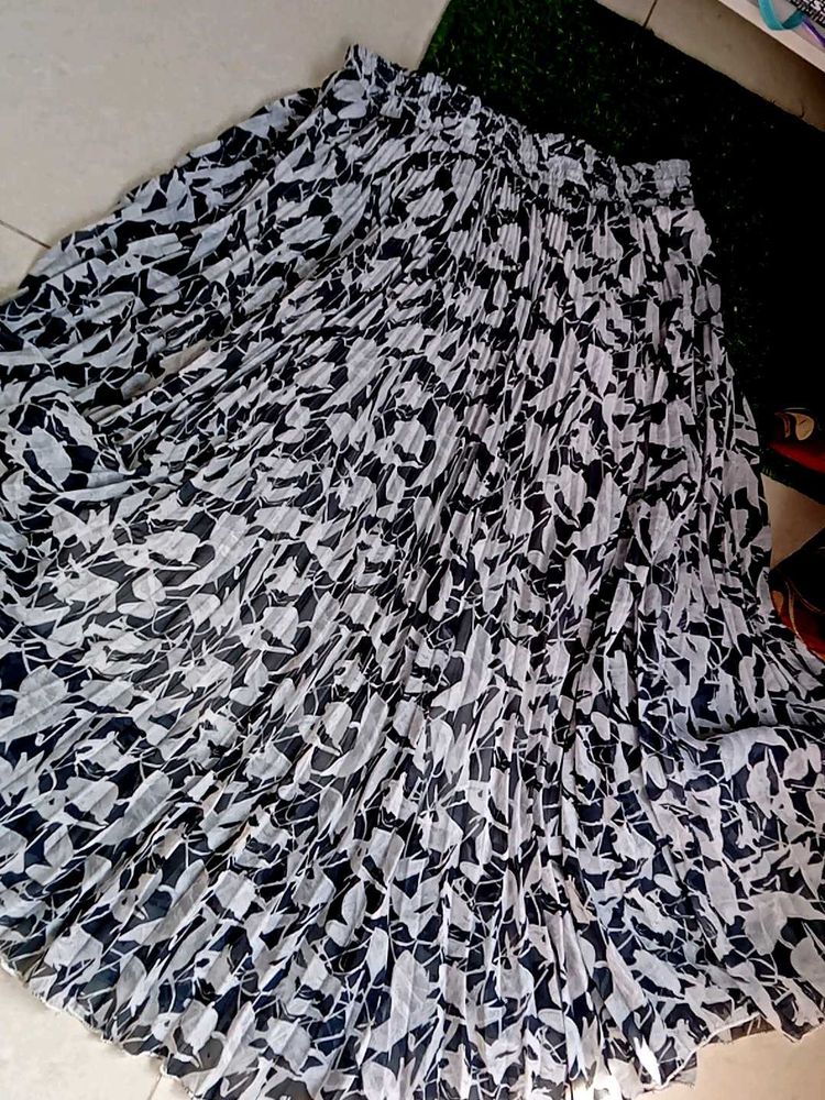 Chic Pleated Floral Midi Skirt