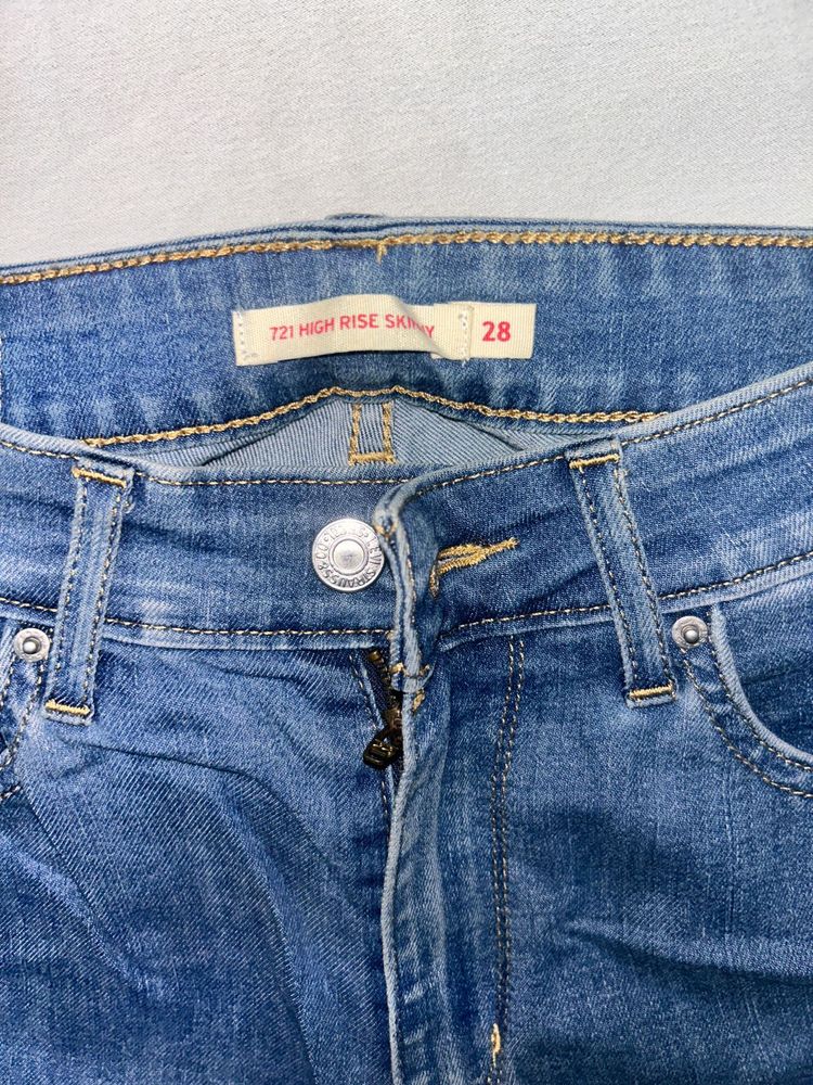 Levi's 721 High Rise Skinny Jeans