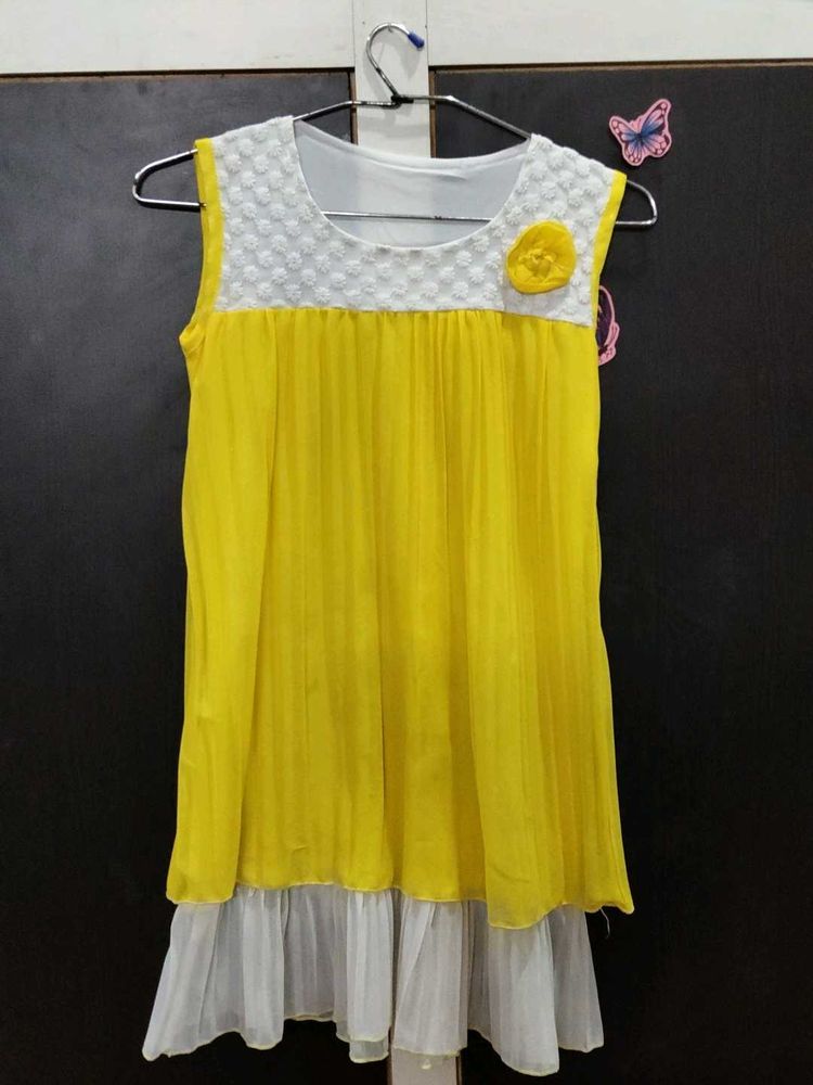 Girls Yellow sleeveless top